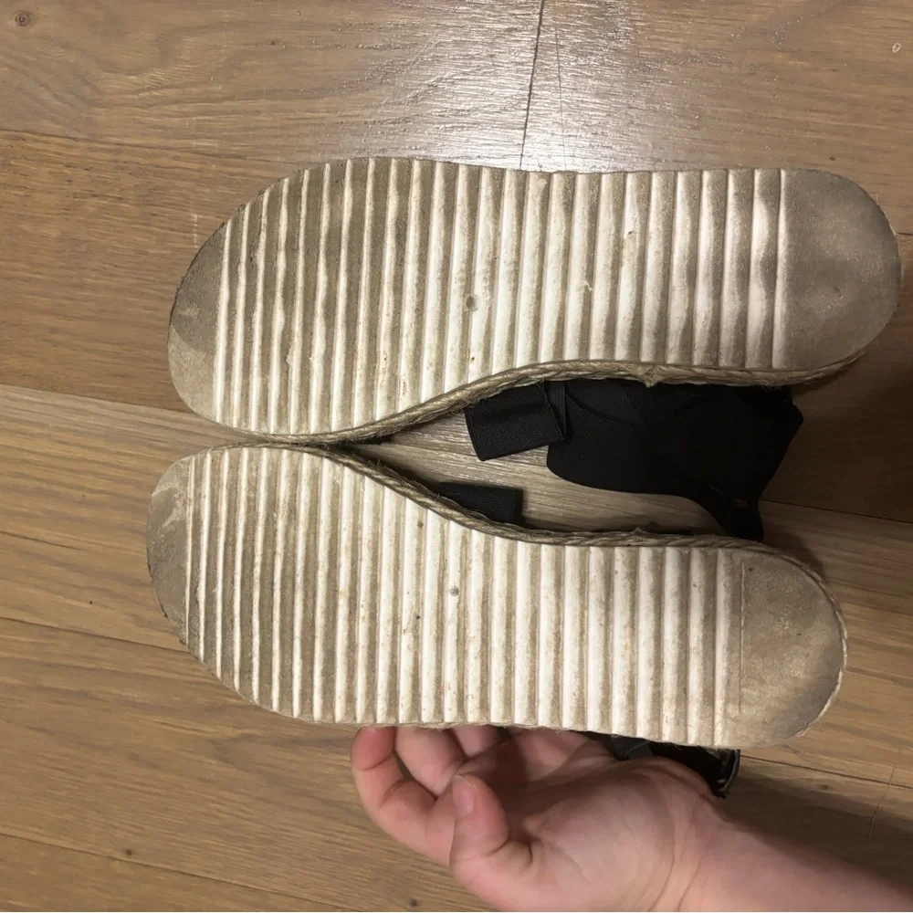 Black Strappy Espadrille Sandals Steve Madden platform size 6.5